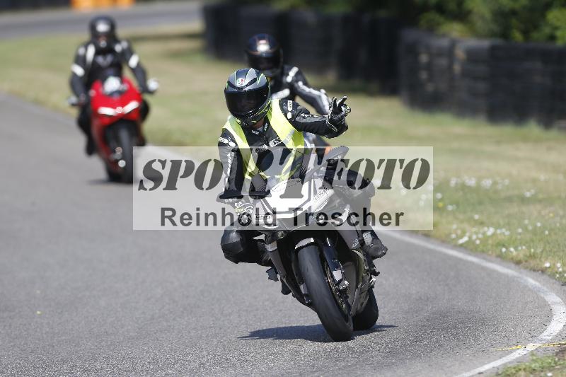 /24 16.07.2026  Cornu Master School ADR/gruen-vert/Instruktor